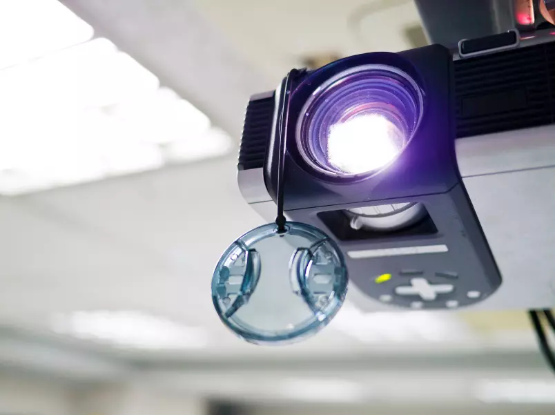 floor projector for retail